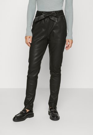 Belle Lisa Wide Coated Pants Black