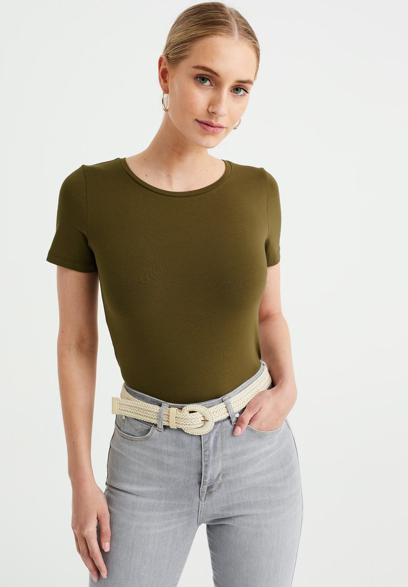 WE Fashion Základné tričko - green