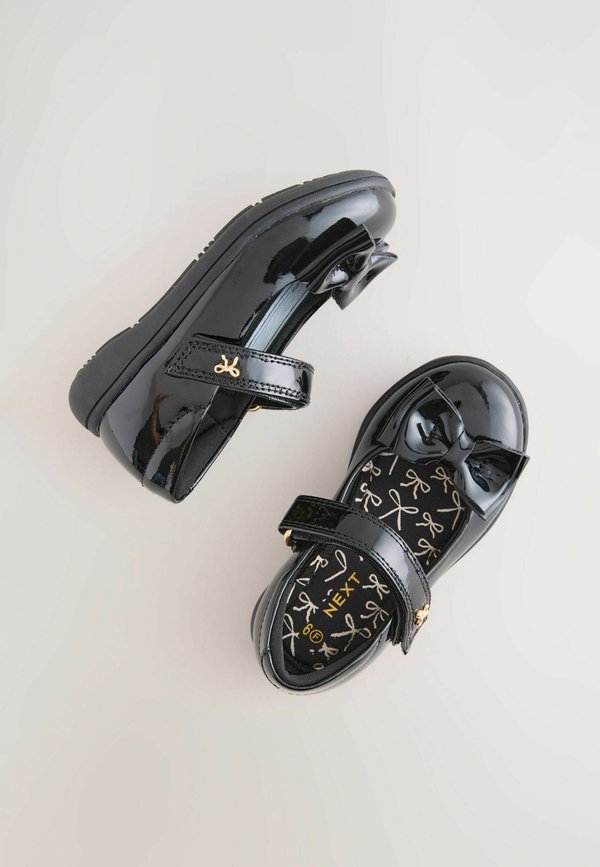 WIDE FIT – BOW MARY JANE SCHOOL – Riemchenballerina