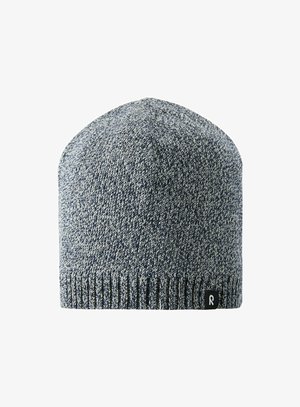 Berretto lavorato a maglia in blu scuro e grigio. Presenta una parte superiore rotonda, un risvolto a coste e un piccolo etichetta nera con la lettera "R".