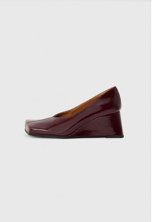 QUTIE - Wedges - grape