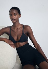 DORINA ABSOLUTE SCULPT HIGH WAISTED BIKER - Odjeća za oblikovanje - black
