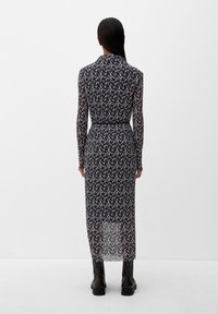 s.Oliver BLACK LABEL MIT FALTENSTRUKTUR - Jurk - schwarz