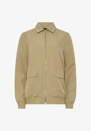 Giacca bomber color sabbia con zip frontale, colletto, due tasche frontali, polsini e orlo a costine, realizzata in tessuto liscio con una leggera lucentezza.