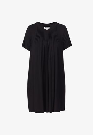 Robe noire à manches courtes avec encolure ronde et plis verticaux sur le devant du corsage, longueur au genou, tissu léger.