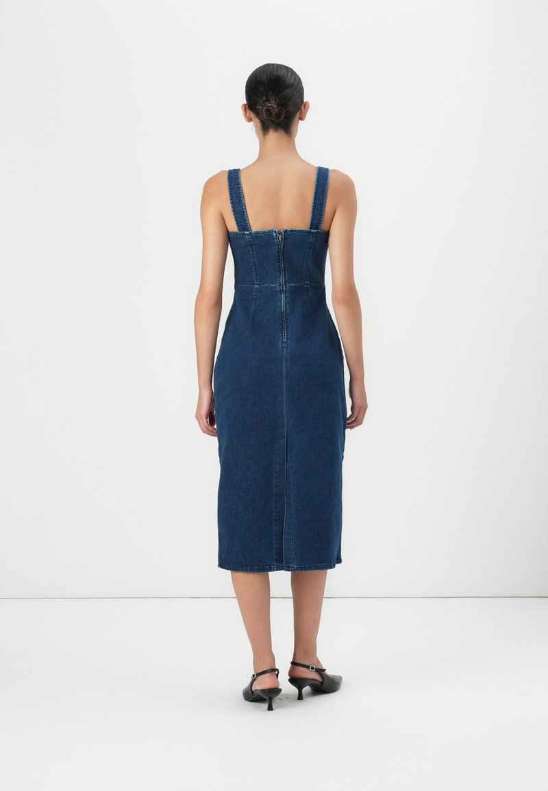 DESIGN - Gonna midi in denim nero slavato con spacco laterale