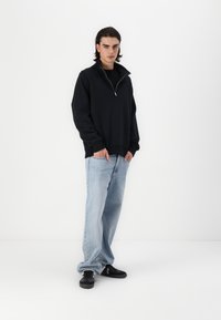 Abercrombie & Fitch Essential Premium Heavyweight Half-Zip Sweatshirt - Sweatshirt - casual black