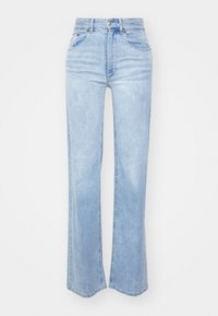 Calças de ganga azul claro com corte flare e cintura alta, apresentando dois bolsos frontais e desbotamento subtil. Acabadas com costura em contraste e rebites metálicos.