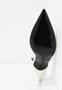 River Island Escarpins à talons hauts - white
