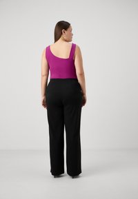 Vero Moda Curve VMCBECKY PULL ON - Trousers - black