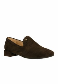 Scarpa slip-on in suede marrone con tacco basso e spesso e punta arrotondata. Presenta un discreto dettaglio del logo sulla parte superiore. Fodera interna liscia.