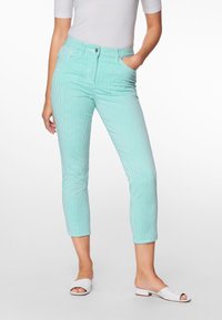 Niet geselecteerd, white   woodruff green