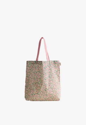 Torba wielokrotnego użytku z różowym kwiatowym wzorem i jednolitymi różowymi uchwytami, o prostokątnym kształcie, wisząca na białym tle.