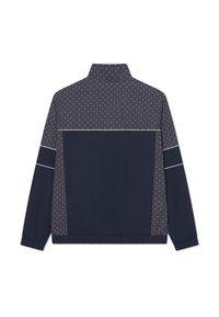 Námornícky kabát so geometrickým vzorom v červenej a modrej farbe, so stojačikom, elastickými manžetami a reflexnými akcentmi na chrbte.