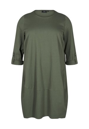 Olivgrünes Tunika-Kleid aus weichstem Material, mit Rundhalsausschnitt, Dreiviertelärmeln mit Knopfdetails und lässigem Schnitt.