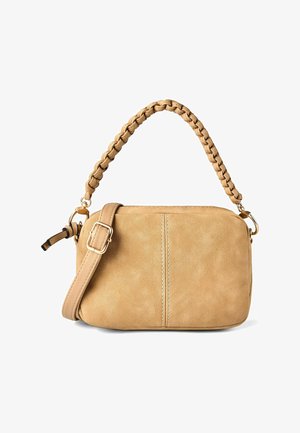 Rechteckige Handtasche aus Lackleder mit geflochtenem kurzem Griff und verstellbarem Schulterriemen, ausgestattet mit vertikalen Nähten und goldfarbenen Metallakzenten.