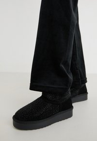 CLYDES - Botine cu platformă - black
