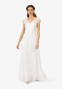 Witte jurk met een lijfje met kanten capmouwen en een vloeiende chiffon rok, met een getailleerde taille en een verfijnd nekontwerp.