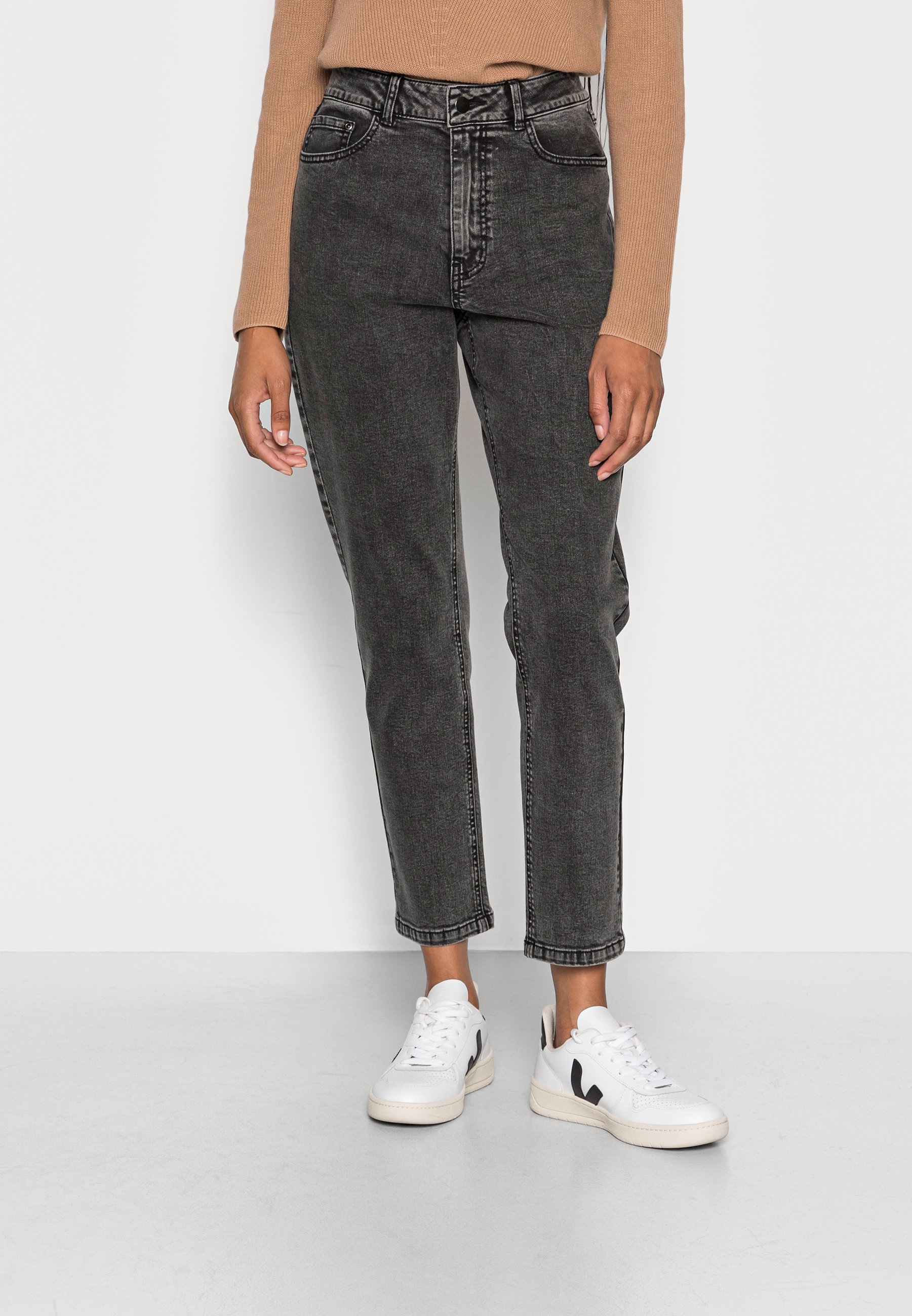 Jeans tipo mom Nuevo Talla 44 marca Corona, VIII Biobío | yapo.cl