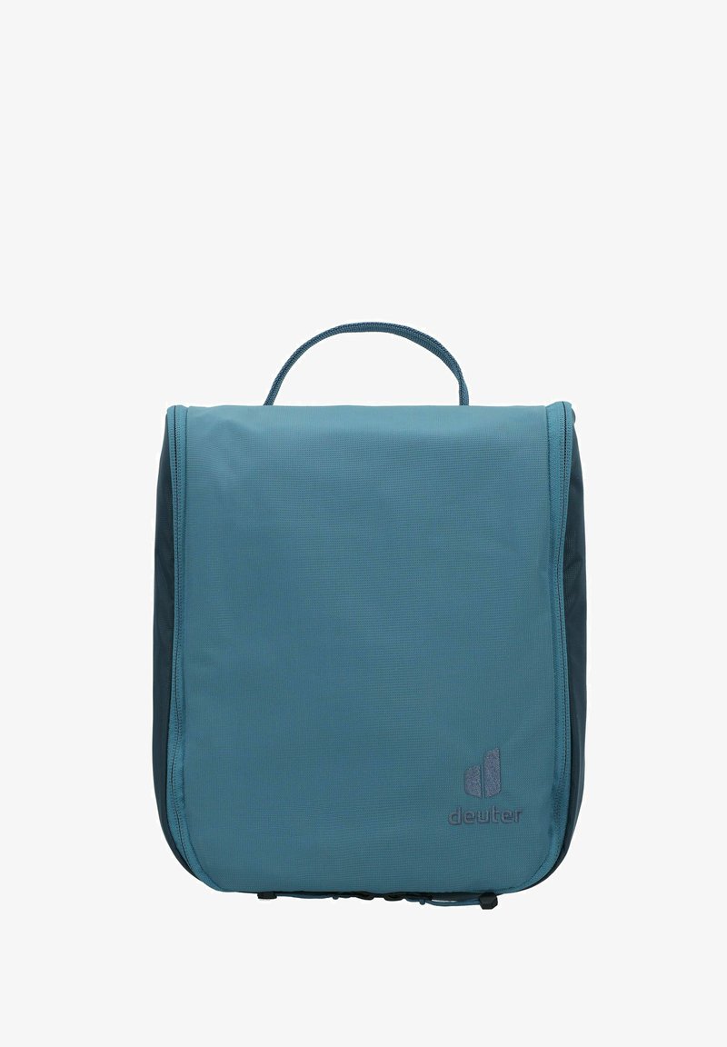 Neceser de nailon verde azulado con forma rectangular, cierre de cremallera, asa en la parte superior y logotipo en relieve en el frente. Textura suave, diseño resistente.