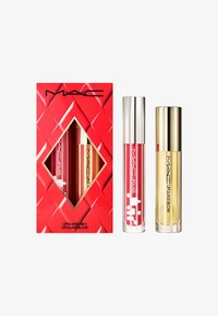 De MAC Lipglass set bevat twee tubes: een heldere gouden glans en een felrode glans. De verpakking is rood met een diamanten patroon en een zwart logo.