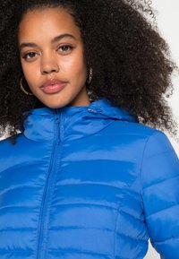 ONLY ONLTAHOE HOOD JACKET - Casaco leve - nautical blue