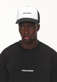 Pegador - LOGO BASEBALL TRUCKER UNISEX - Sapka - white/black Miniatűr kép 1