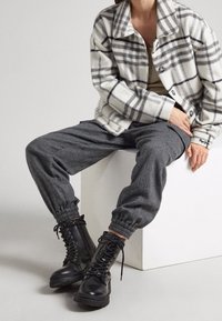 Pepe Jeans Stivaletti stringati - black