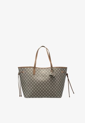 Bolso tote gris con patrón, con asas y detalles de piel marrón. Presenta lados con cordón y un pompón decorativo. Diseño simple y funcional.
