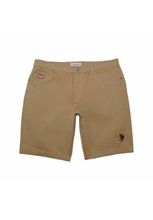 Kaki shorts met zakken aan de voorkant, een klein Amerikaans vlagpatch op de linkerzak en een zwart polo spelerslogo op het rechterbeen.