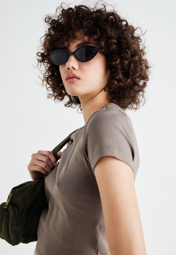 BASIC TIGHT - Basic T-shirt - beige3