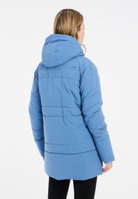 Blauwe pufferjas met een capuchon, met een gestikt patroon, lange mouwen en een relaxte pasvorm, gemaakt van gladde, lichte stof.