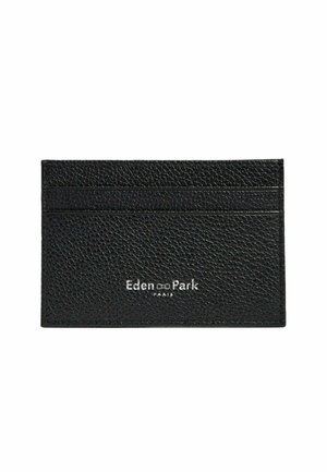 Porte-cartes en cuir noir texturé avec trois emplacements pour cartes et logo "Eden Park Paris" argenté au centre avant.