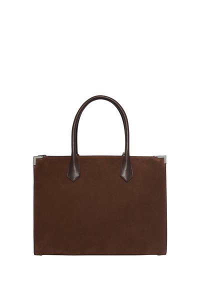 Bruine suède tote bag met donkerbruine leren handvatten, rechthoekige vorm, zilveren hardwareaccenten en een gladde textuur.