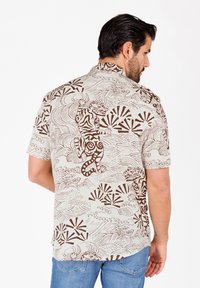 Key Largo MSH RESORT 1/2 PATTERNED - Camisa - white brown