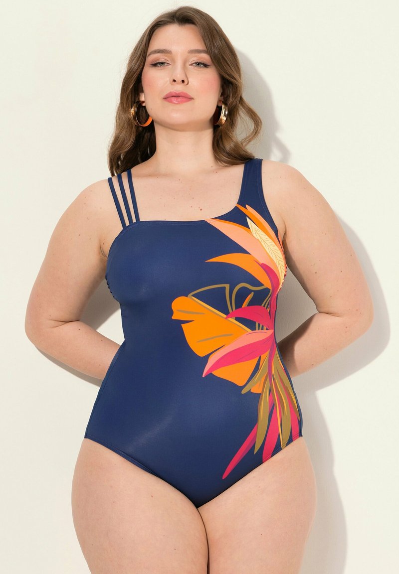 Marineblauwe badpak met een bloemmotief in oranje en roze, met smalle schouderbandjes en een slanke, gladde textuur.