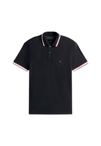 Camiseta polo negra de algodón. Cuenta con un cuello clásico con detalles en rayas rojas, blancas y azules, y una tapeta con dos botones. Pequeño logo en el pecho.