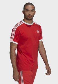 adidas Originals STRIPES TEE UNISEX - Marškinėliai su spaudiniu - red