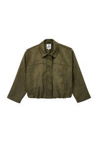 Chaqueta corta de color verde oliva en un material suave similar al ante. Presenta un cuello clásico, bolsillos frontales y una cintura elástica para un ajuste ceñido.