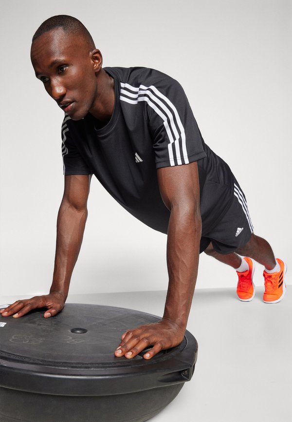 TRAIN ESSENTIALS BASE 3-STRIPES - Sports T-shirt2