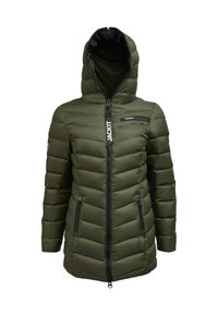 Veste matelassée de couleur olive avec capuche, fermeture éclair, deux poches latérales et coutures horizontales. Marque sur la zone de la poitrine.