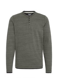 Majica s dugačkim rukavima tipa henley u tamnozelenoj boji s suptilnom prugastom teksturom, koja ima dugme na vratu i kontrastne crne detalje na manžetama i donjem rubu.