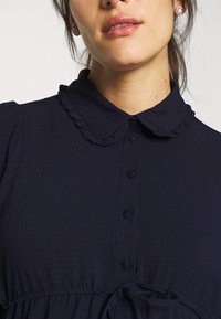 ONLY MATERNITY OLMLIA SHORT DRESS - Tričkové šaty - evening blue