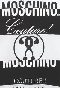 Černobílé pruhované tričko s textem "Moschino Couture!" a kruhovým logem uprostřed. Vyrobeno z lehkého materiálu.