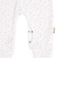 Weißer Baby-Overall mit pinkem Blumenmuster, mit Druckknopfverschlüssen am Boden und elastischen Bündchen. Weicher Baumwollstoff für Komfort.