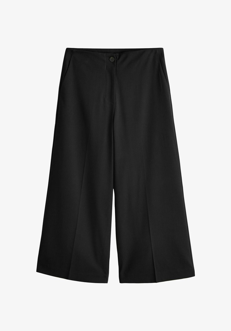 Pantalon noir à jambes larges avec fermeture à boutons, poches latérales et texture lisse. Le design est minimaliste avec une coupe droite.