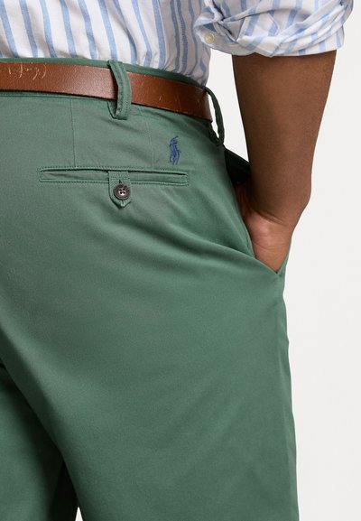 Polo Ralph Lauren Big & Tall STRETCH CLASSIC FIT CAMO CHINO - Hlače chino - washed forest