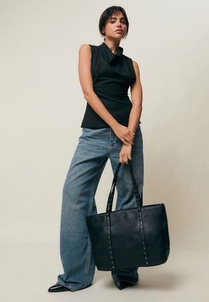 MISAKO WATTY  - Kandekott - black