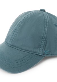 Türkisfarbene Baumwoll-Baseballkappe mit gebogenem Schirm, gestickten Akzenten und einem dekorativen Logo an der Seite. Glatte Textur und klassisches Design.