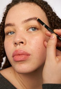 L'Oréal Paris INFAILLIBLE BROWS BROW DEFINER - Crayon sourciles - brunette